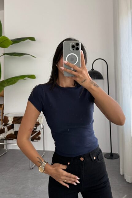 İv Kısa Kollu Crop Lacivert