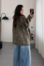 Düğmeli Leopar Yünlü Ceket - Görsel 4