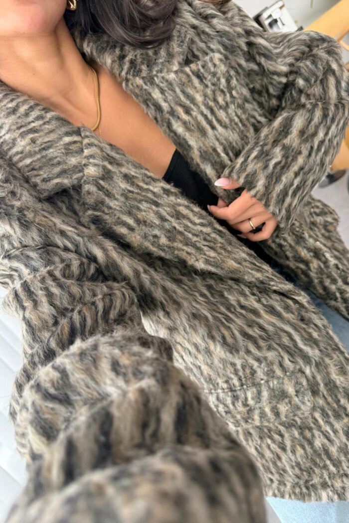 Düğmeli Leopar Yünlü Ceket - Görsel 3
