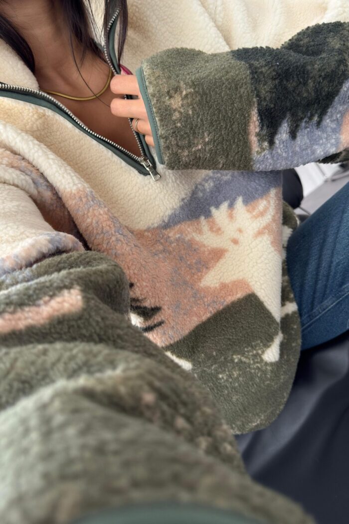 Geyik Desenli Dik Yaka Peluş Sweat - Görsel 4