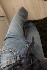 Kesik Paçalı Renkli Taşlı Wide Leg Jean - Görsel 3