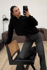 Yakası Düğmeli Yumuşak Kazak Siyah