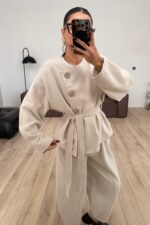 Büyük Düğmeli Beli Kemerli Triko Takım Taş - Görsel 2