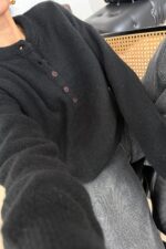 Yakası Düğmeli Yumuşak Kazak Siyah - Görsel 3