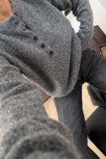 Yakası Düğmeli Yumuşak Kazak Antrasit - Görsel 2