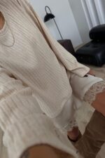 Asimetrik Kesim Güpürlü Bluz Bej - Görsel 4