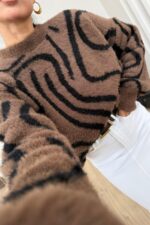 Yumuşak Tüylü Desenli Kazak Kahverengi - Görsel 2