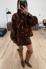 Süet Desenli Gold Düğmeli Etek Takım Kahve - Görsel 3