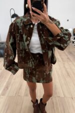 Süet Desenli Gold Düğmeli Etek Takım Yeşil - Görsel 2