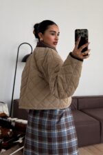 Kapitone Yakası Kadife Kısa Mont Taş - Görsel 3