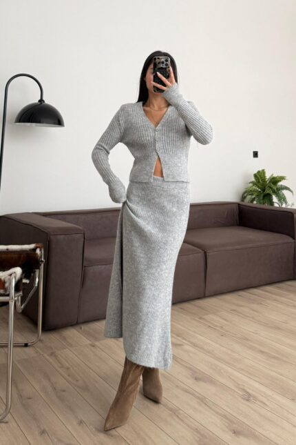 V Yaka Düğmeli Hırka Etek Takım Gri