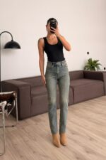 Hols Taşlı Kesik Paça Eskitme Jean