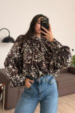 Yakası Pileli Boğazlı Saten Bluz Leopar