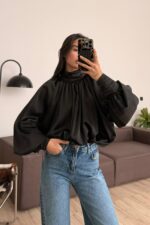 Yakası Pileli Boğazlı Saten Bluz Siyah