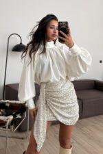 Yakası Pileli Boğazlı Saten Bluz Ekru