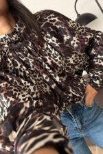 Yakası Pileli Boğazlı Saten Bluz Leopar - Görsel 2