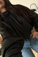 Yakası Pileli Boğazlı Saten Bluz Siyah - Görsel 2