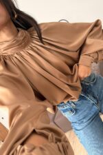 Yakası Pileli Boğazlı Saten Bluz Camel - Görsel 2