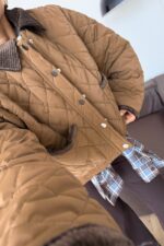 Kapitone Yakası Kadife Kısa Mont Camel - Görsel 2