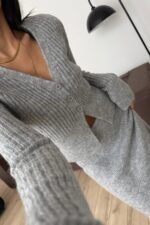 V Yaka Düğmeli Hırka Etek Takım Gri - Görsel 3