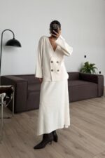 Önü Düğmeli V Yaka Triko Takım Bej - Görsel 2