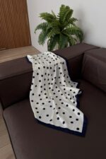 Puantiyeli Lacivert Eşarp