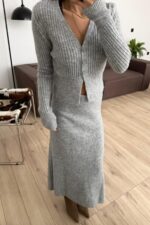 V Yaka Düğmeli Hırka Etek Takım Gri - Görsel 2