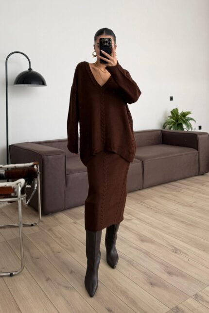 V Yaka Saç Örgülü Triko Etek Takım Kahverengi