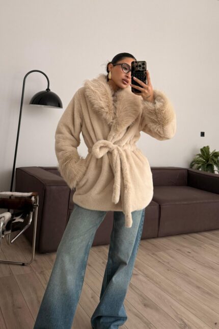 Yumoş Kürk Detaylı Beli Bağlamalı Mont Bej