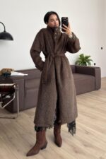 Sakallı Dik Yaka Kaban Kahverengi