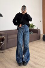 Önü Dalgalı Taşlı Koyu Mavi Jean