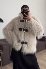 Kemer Detaylı Sakallı Kısa Kürk Ekru - Görsel 2