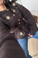 Çiçek Nakışlı Beli Bağlamalı Hırka Kahverengi - Görsel 4