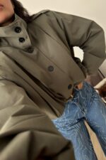 Pileli Dik Yaka Kısa Mont Haki - Görsel 3