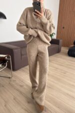 Düğmeli Dik Yaka Triko Takım Koyu Bej - Görsel 3