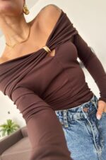 Gold Tokalı Madonna Yaka Bluz Kahverengi - Görsel 2