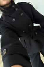 Düğme Detaylı Dik Yaka Kısa Kaşe Kaban Siyah - Görsel 2