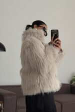 Kemer Detaylı Sakallı Kısa Kürk Ekru - Görsel 4