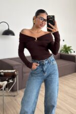 Gold Tokalı Madonna Yaka Bluz Kahverengi