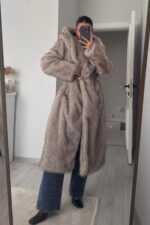 Kapşonlu Kemerli Uzun Kürk Taş