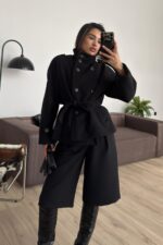 Düğme Detaylı Dik Yaka Kısa Kaşe Kaban Siyah