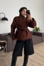 Düğme Detaylı Dik Yaka Kısa Kaşe Kaban Kahverengi