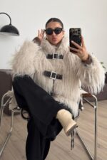 Kemer Detaylı Sakallı Kısa Kürk Ekru