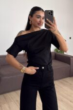 Kayık Yaka Yanları Drapeli Tişört Siyah