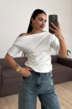 Kayık Yaka Yanları Drapeli Tişört Beyaz