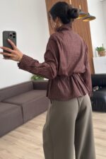 Belden Bağlamalı Dik Yaka Ekose Gömlek Kahverengi - Görsel 4