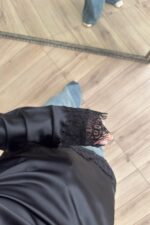 Saten Asimetrik Güpür Detaylı Bluz Siyah - Görsel 4