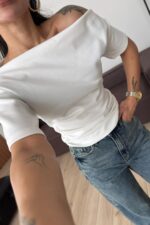 Kayık Yaka Yanları Drapeli Tişört Beyaz - Görsel 2