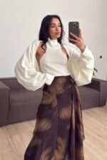 Bolerolu Boğazlı Sırtı Açık Bluz Ekru