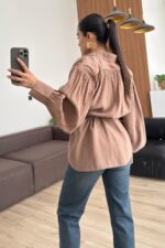 Vatkalı Kemerli Balon Kol Gömlek Vizon - Görsel 3